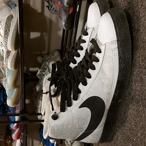 Nike Blazers sneaker/retro basketball shoe